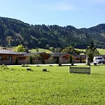 Almdorf Im Winkl - Blockhuettendorf In Grobming