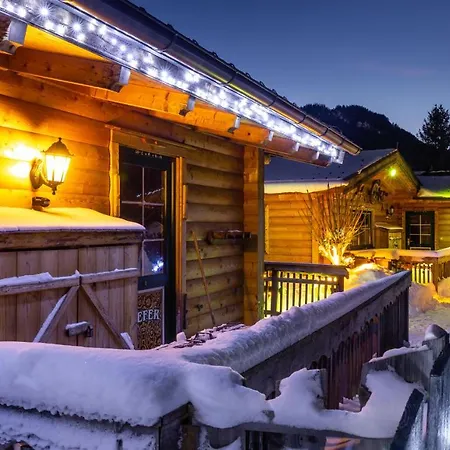 Almdorf Im Winkl - Blockhuettendorf In Groebming *