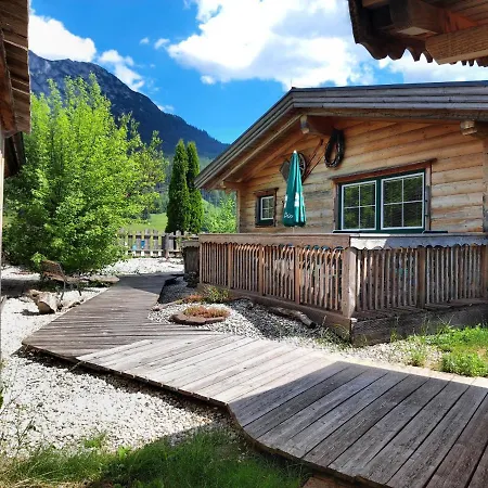 Almdorf Im Winkl - Blockhuettendorf In Groebming