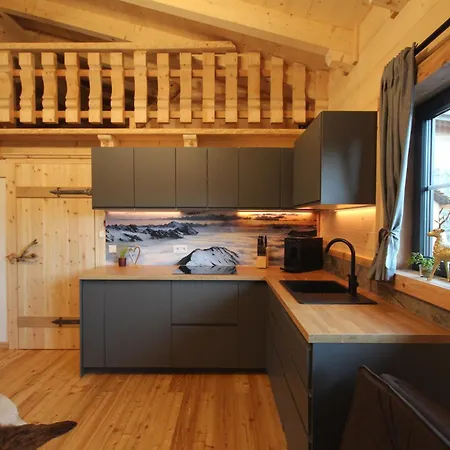 Almdorf Im Winkl - Blockhuettendorf In Groebming غوربمينغ