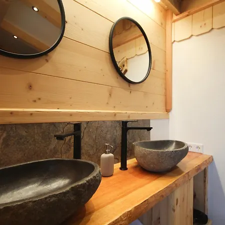 Almdorf Im Winkl - Blockhuettendorf In シャレー *