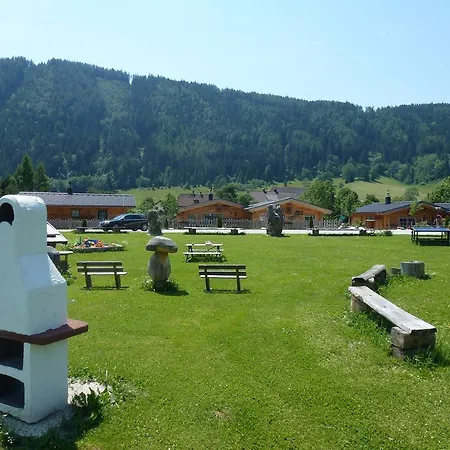 Almdorf Im Winkl - Blockhuettendorf In Groebming