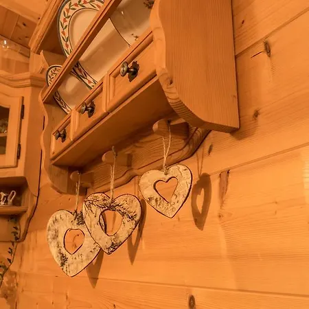 Almdorf Im Winkl - Blockhuettendorf In Groebming *