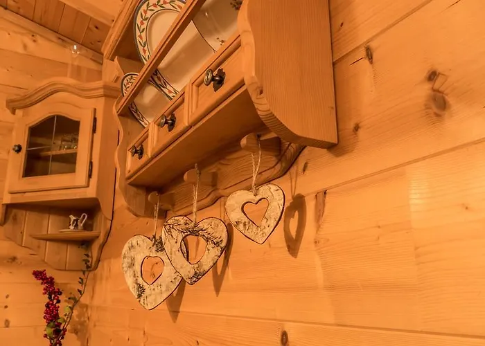 Almdorf Im Winkl - Blockhuettendorf In Groebming *